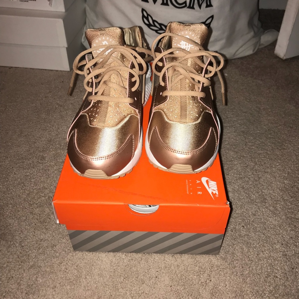 Rose gold huaraches women size 9